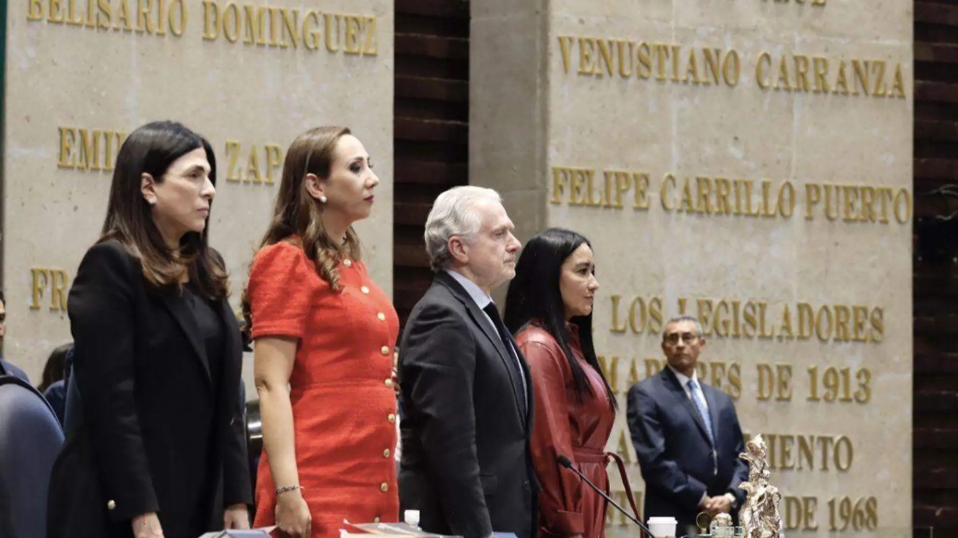 Congreso rinde minuto de silencio por muerte del gobernador Miguel Barbosa